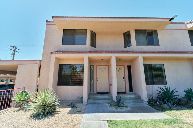 Building Photo - 401 E Vista Chino