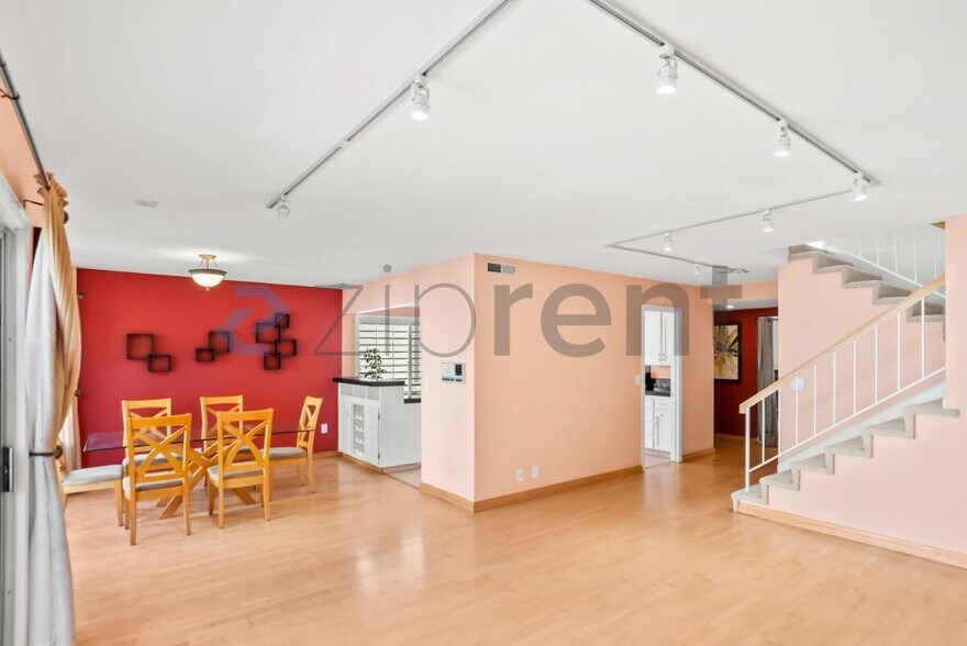 Building Photo - Unit