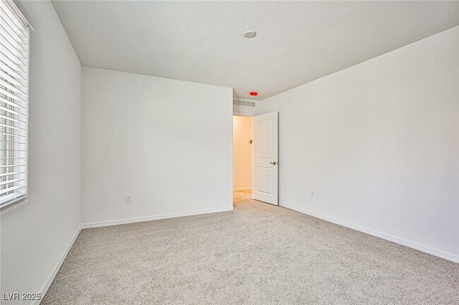 Building Photo - 7523 Castlegreen Ave