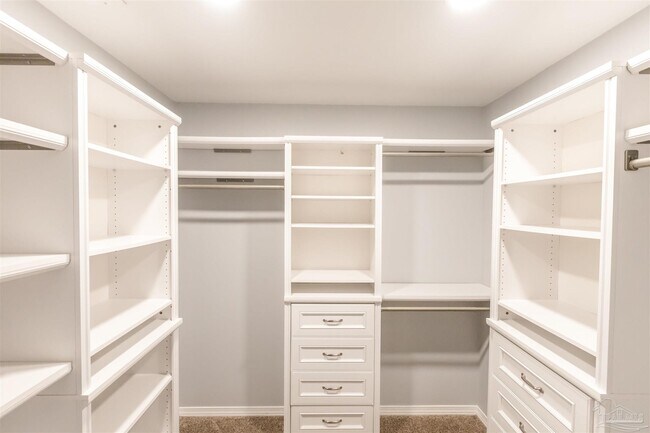 Building Photo - 400 Ridge Wood Cir