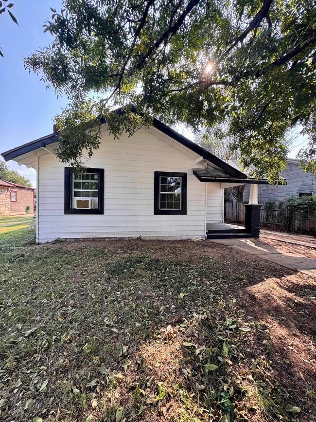 Building Photo - 2113 Brown St