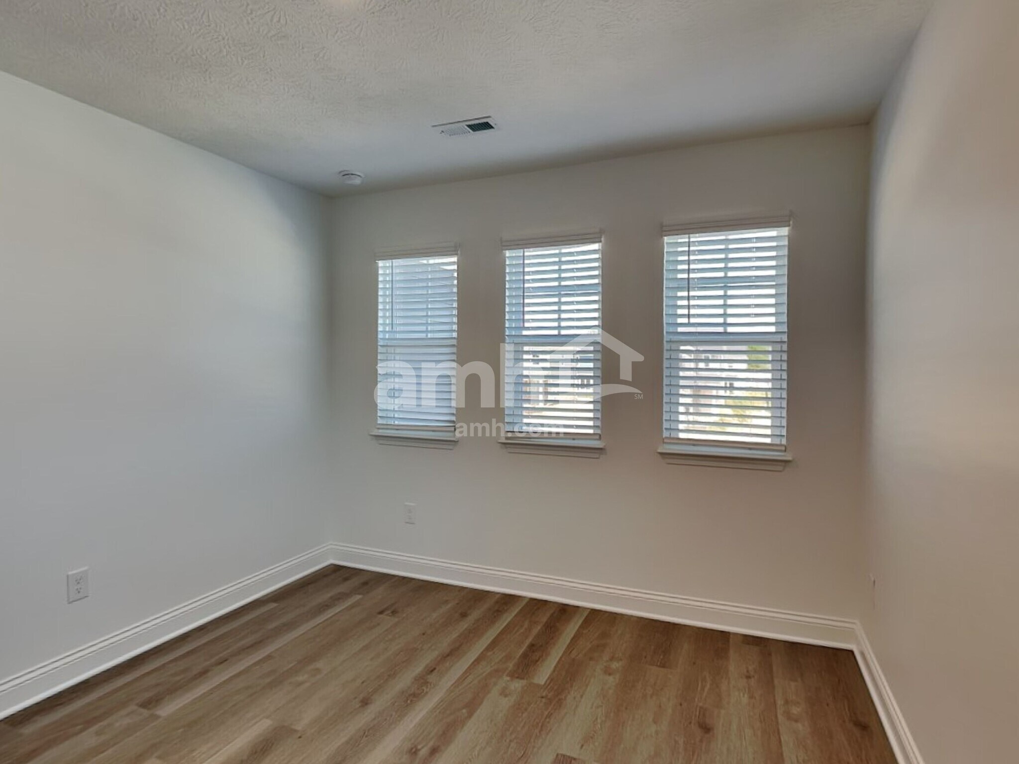 Building Photo - 315 Pne Hl Ct