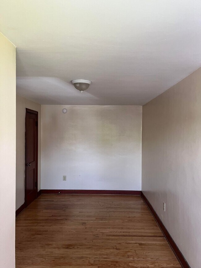 Building Photo - Spacious 1 Bedroom Near Penn State Campus, could be available for May 2026 move in!