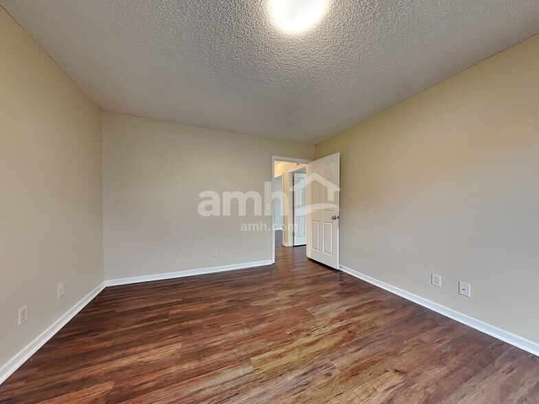 Building Photo - 5 Stemson Way