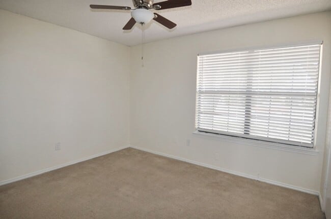 Building Photo - VIEW NOW/COMING SOON - Beautiful 3-2-2 in Saginaw with Quartz Counters & Large Backyard-Eagle MT-...