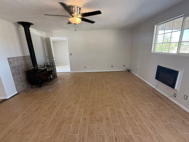 Building Photo - Charming 3 bedroom home in Apple Valley- H...