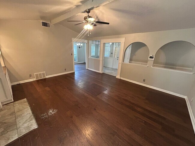 Building Photo - 1006 Holly Hill Ct