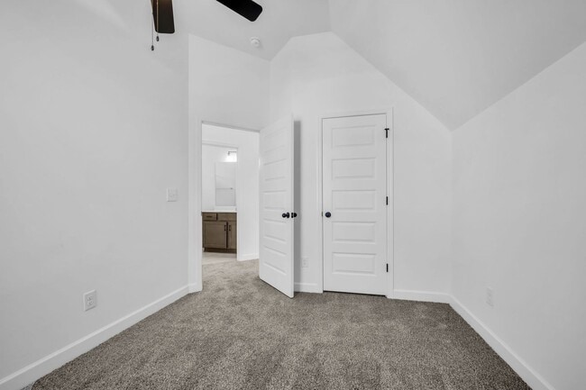 Building Photo - Modern Living in Bellevue