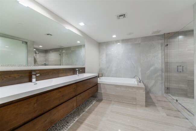 Building Photo - 3951 S Ocean Dr