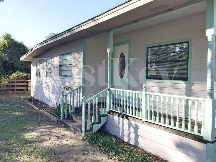 Building Photo - 10070 Harris Ave