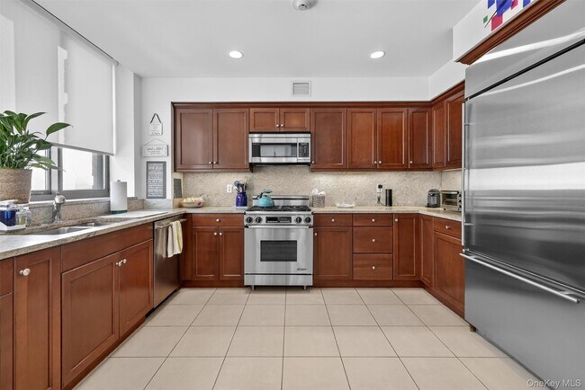 Building Photo - 10 City Pl