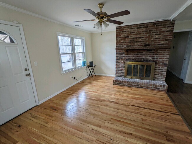 Building Photo - 275 E Lake Dr