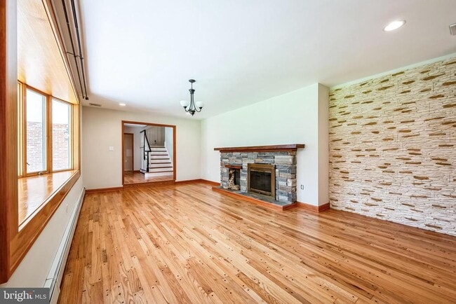 Building Photo - 3574 Glenway Rd