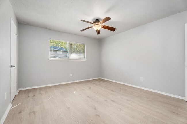 Building Photo - 3738 Clear Falls Dr