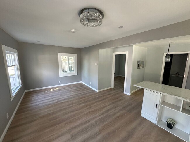 Building Photo - Cozy Santa Cruz Cottage