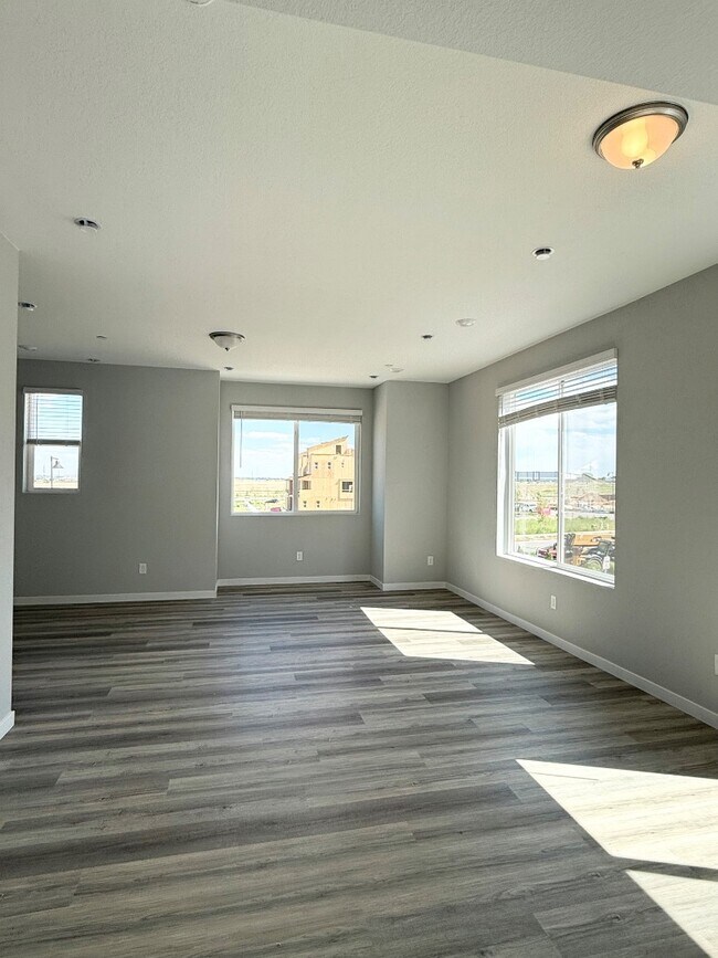 Building Photo - 16551 Peak Wy