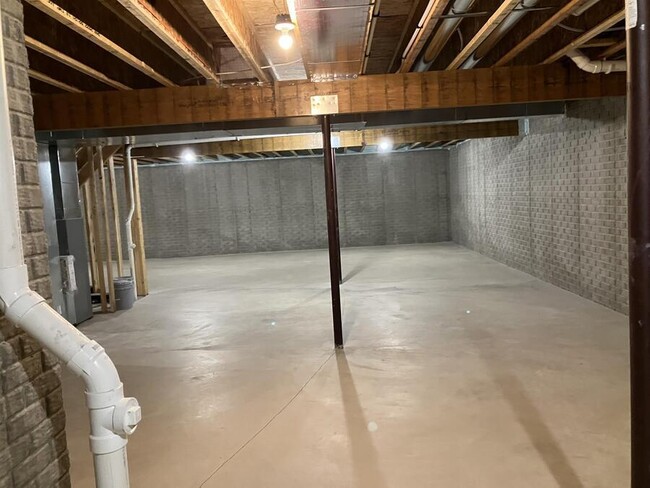 Building Photo - 993 Cascade Cir