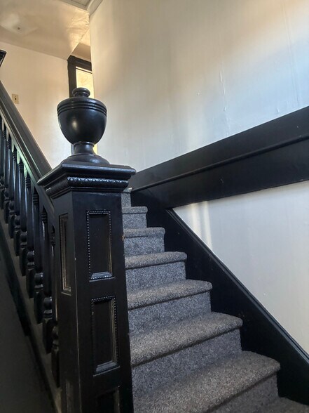 Building Photo - 609 Main St