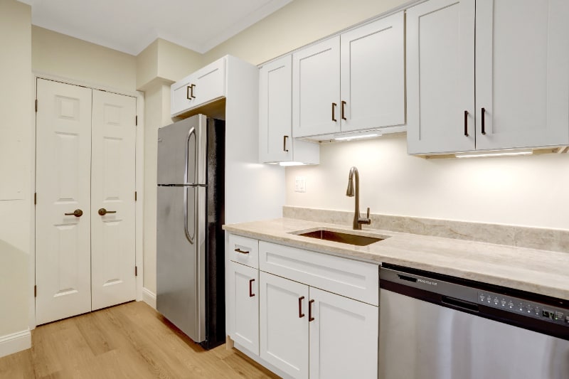 Building Photo - 400 Madison St