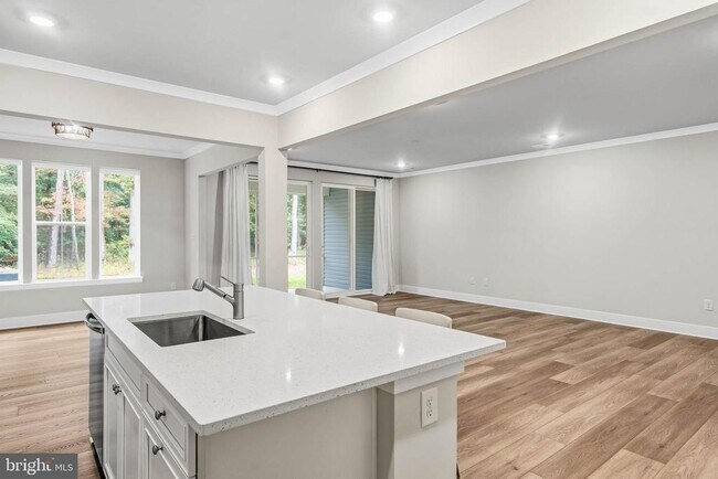 Building Photo - 32066 White Tail Dr