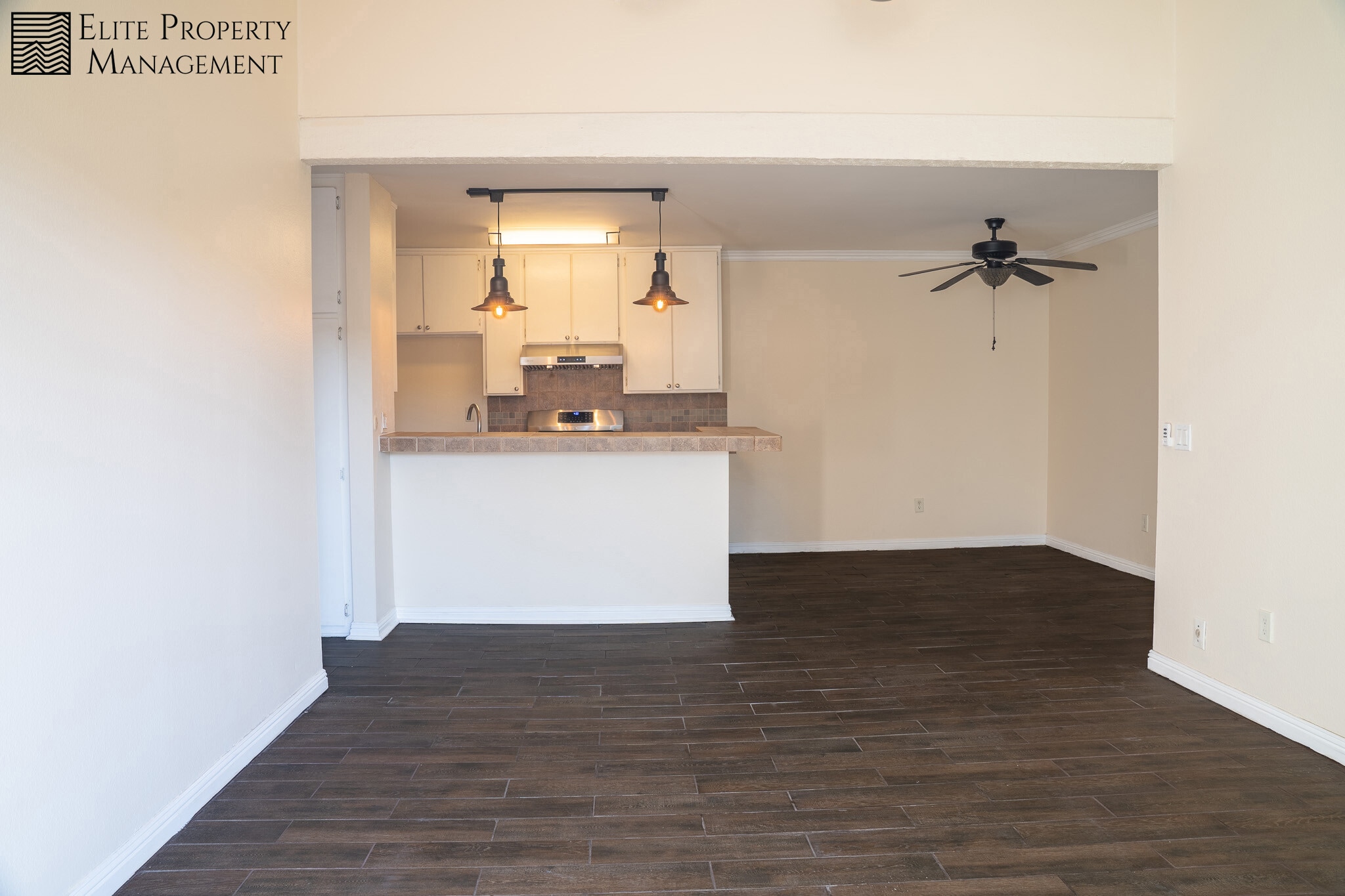 Building Photo - 15220 Ocaso Ave