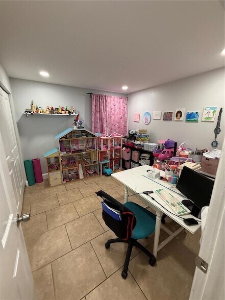 Building Photo - 4413 Ridgeline Cir