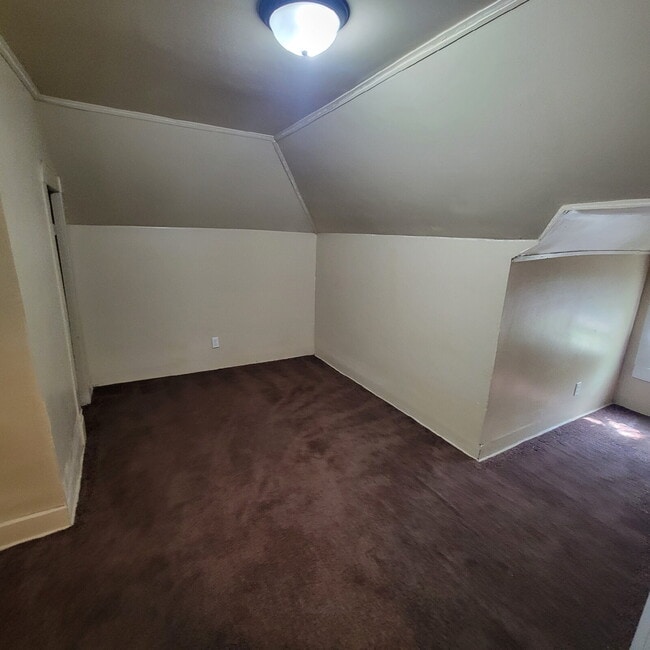Building Photo - Westside 5BR/2BA House w/Fenced-In Yard!