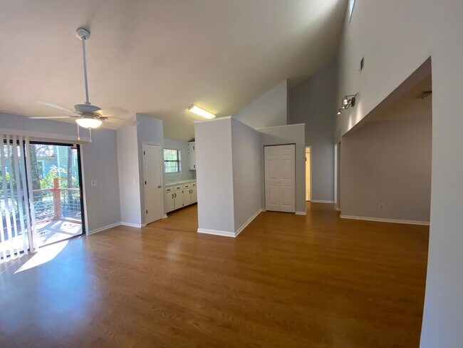 Building Photo - Northeast 3/2 House-Lakeshore Estates