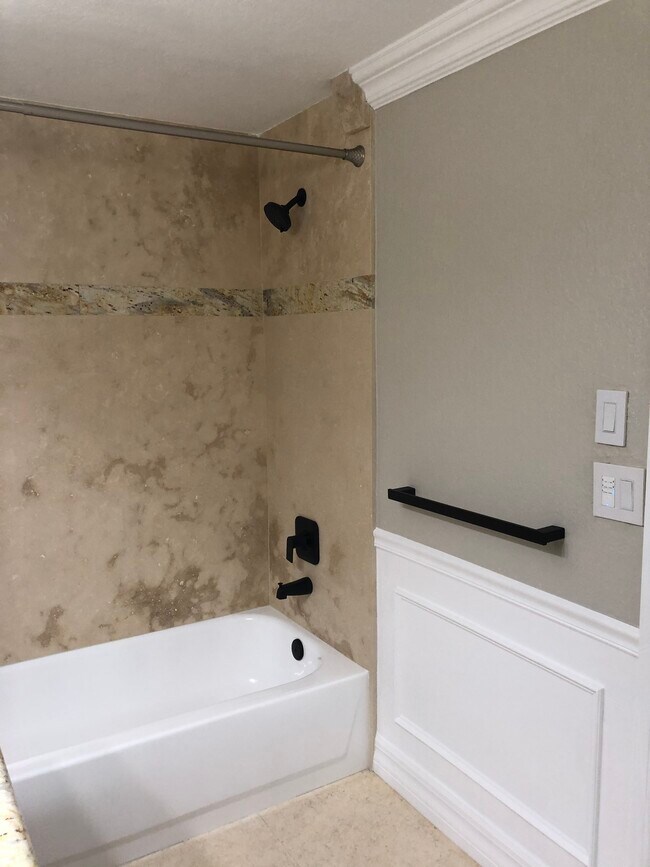 Building Photo - 23640 Walden Center Dr