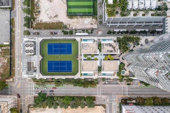 Building Photo - 851 NE 1st Ave