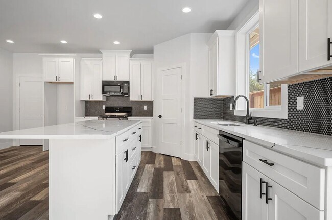 Building Photo - Brand new build 3 Bedroom, 2 bath Home