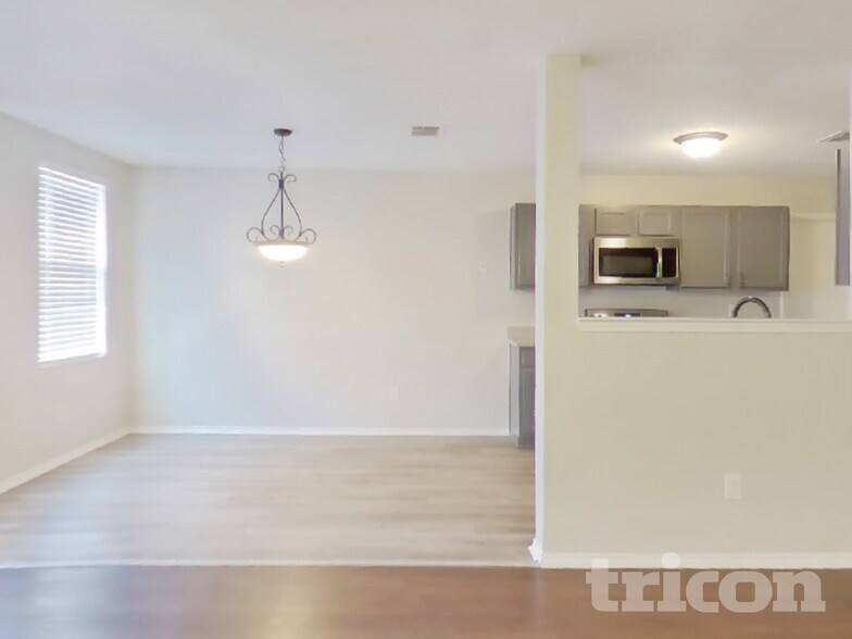 Building Photo - 1415 Lochspring Dr