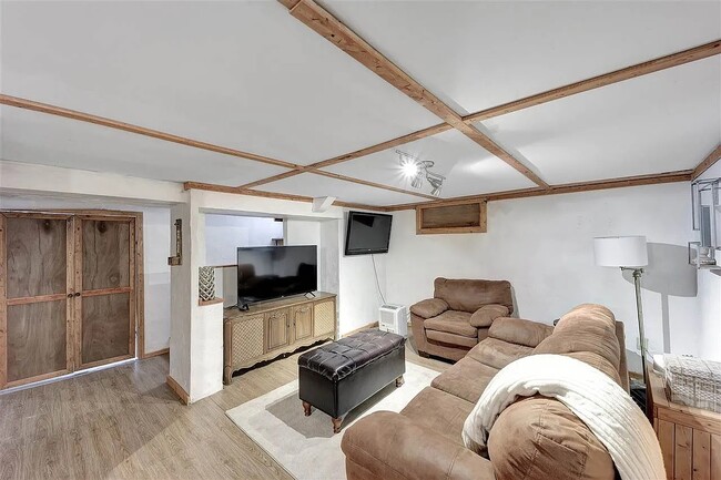 Building Photo - 524 La Plant St