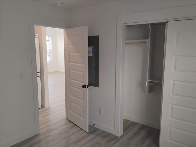 Building Photo - 951 Reading RR Ln