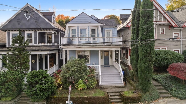 Building Photo - 2338 NW Hoyt St