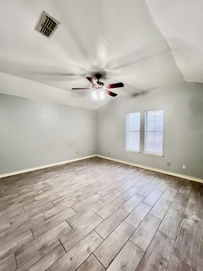 Building Photo - 207 Martingale