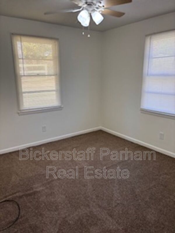 Building Photo - 703 Winall Dr