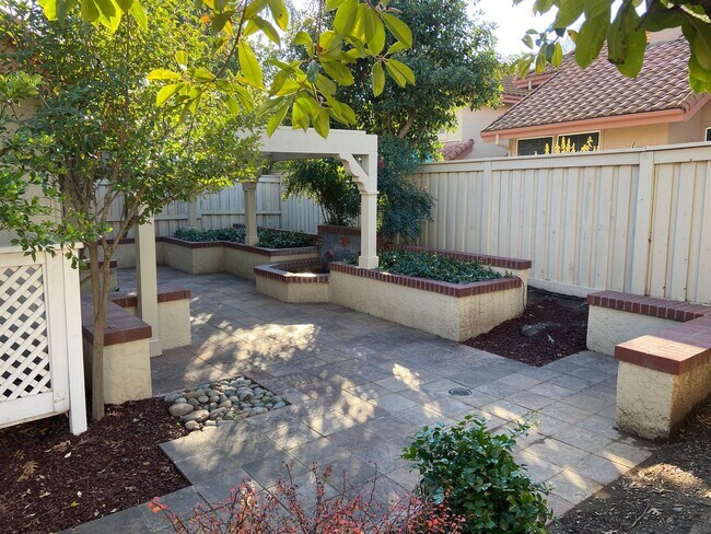 Building Photo - American River Canyon Folsom - 3 Bdrm, 3 Bath in gated community