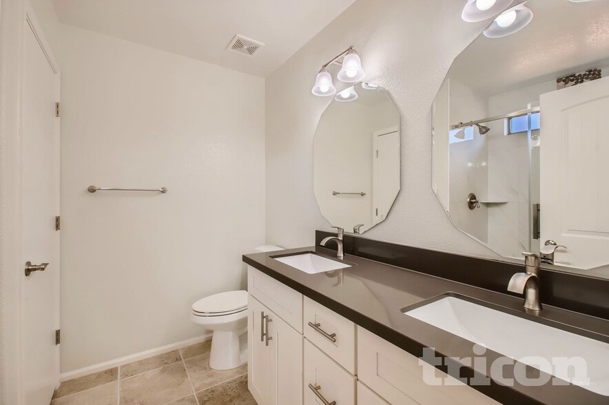 Building Photo - 8701 S 50th Dr