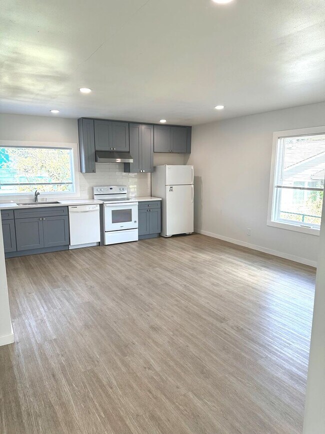 Building Photo - 47006a