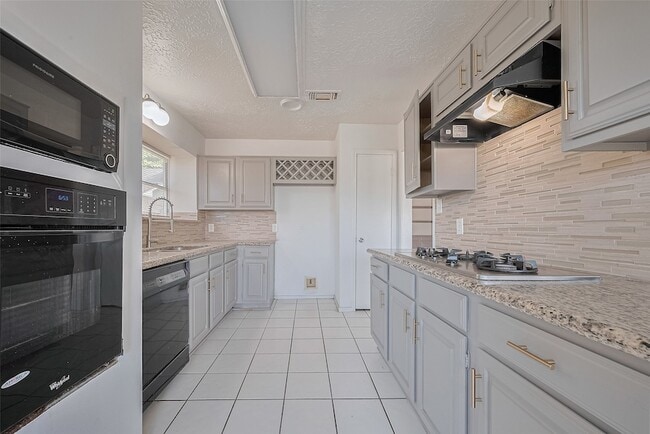 Building Photo - 2107 Creekshire Dr