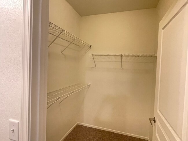 Building Photo - MOVE IN SPECAIL OAC-NEW CARPET AND PAINT, 2 bed/2 bath/ 1 CG/ Overlooking beautiful pool