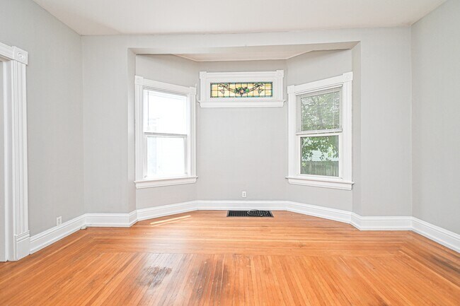 Building Photo - 4221 Bell St