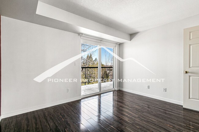 Building Photo - Cozy Condo with Balcony and Washer/Dryer