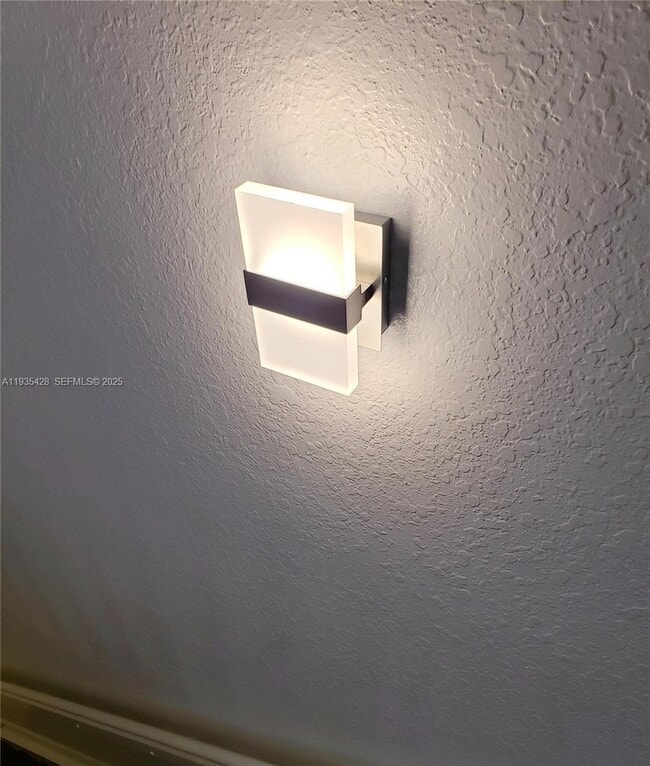 Building Photo - 833 Millbrae Ct