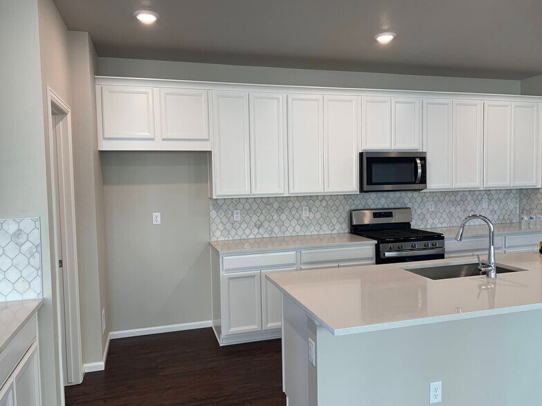 Building Photo - 7164 Bedlam Dr