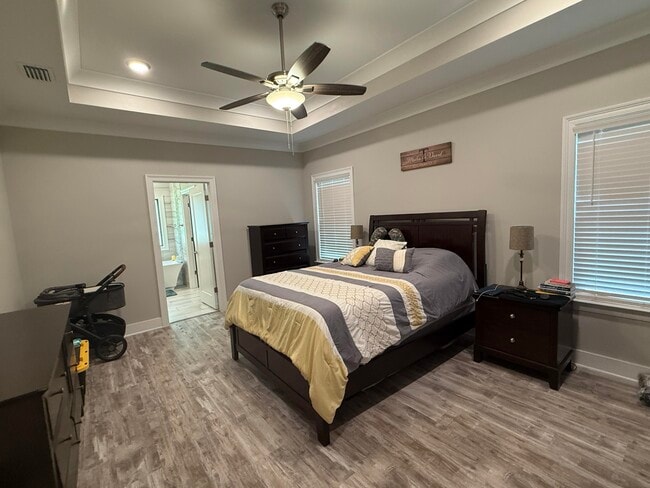 Building Photo - 1002 Gloria Ave