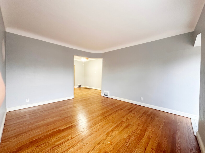 Building Photo - 5816 Mardel Ave