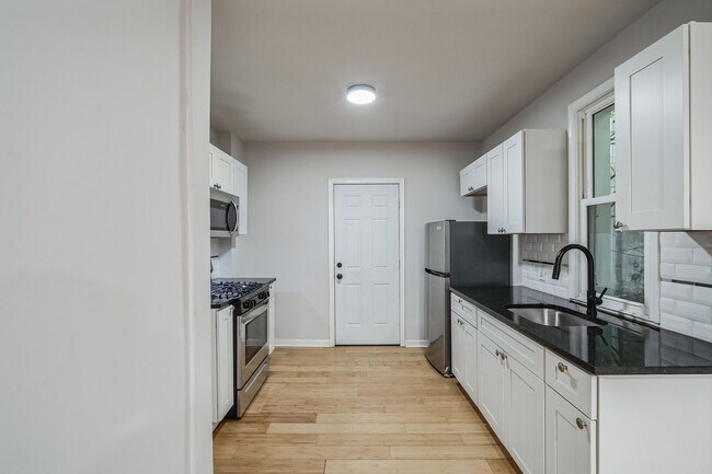 Building Photo - 3 Bedroom 1 Bathroom House for Rent
