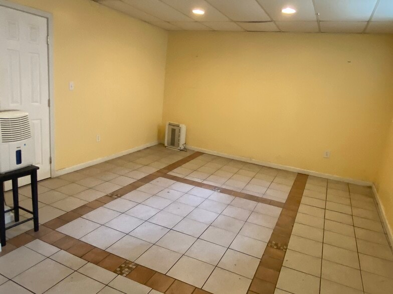 Building Photo - 2261 Capehart Cir NE